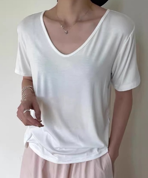 NANEA（ナネア）の「Vネック半袖Tシャツ（Tシャツ/カットソー・レディース・ブラック/ホワイト・LARGE/MEDIUM/SMALL）」の6枚目の写真