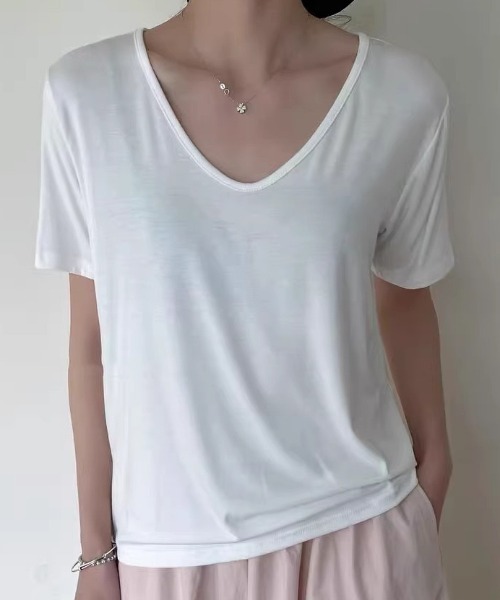 NANEA（ナネア）の「Vネック半袖Tシャツ（Tシャツ/カットソー・レディース・ブラック/ホワイト・LARGE/MEDIUM/SMALL）」の7枚目の写真