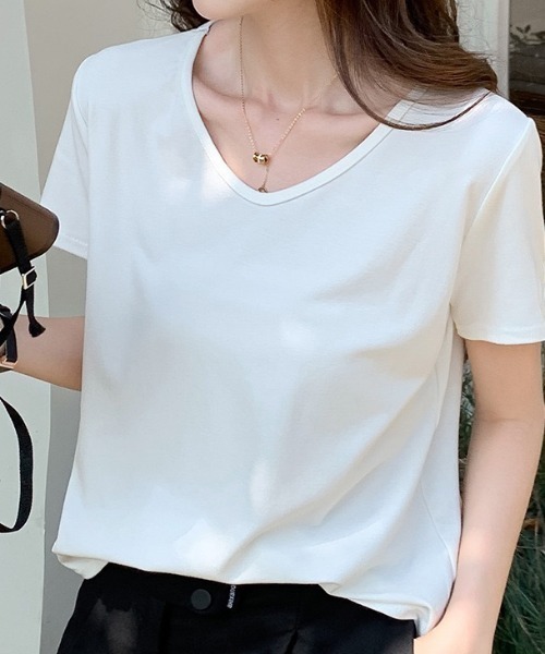 NANEA（ナネア）の「Vネック半袖Tシャツ（Tシャツ/カットソー・レディース・ブラック/ホワイト・LARGE/MEDIUM/SMALL）」の3枚目の写真