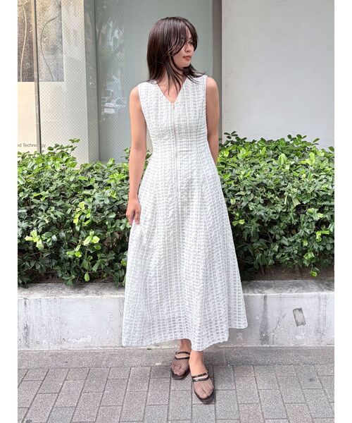 LAGUNAMOON(ラグナムーン)の「フロントZIPミックスカラーワンピース 【夏服】(ワンピース・レディース・ホワイト/ブラック/ブルー・MEDIUM/SMALL)」の20枚目の写真