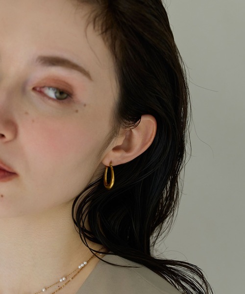 Phoebe(フィービィー)の「【金属アレルギー対応】Uラインプランプフープピアス ぷっくり/ステンレス(ピアス(両耳用)・レディース・イエローゴールド/シルバー・FREE)」の10枚目の写真
