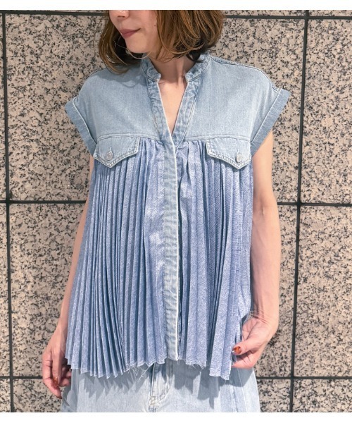 LUGIVA(ルギヴァ)の「【LUGIVA/ルギバ】プリーツデニムノースリーブシャツ(シャツ/ブラウス・レディース・ブルー系その他/ライトベージュ・FREE)」の7枚目の写真