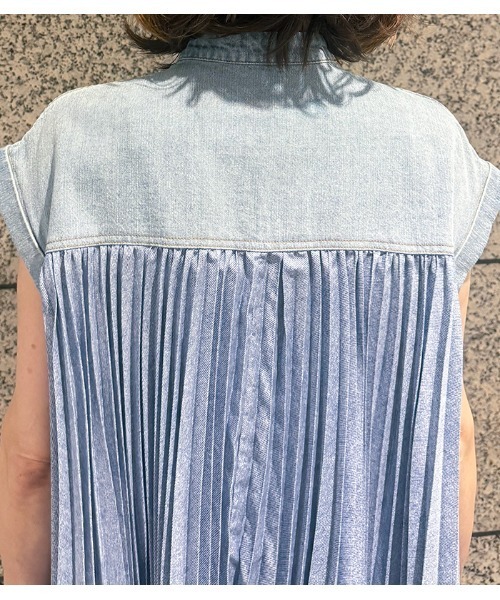 LUGIVA(ルギヴァ)の「【LUGIVA/ルギバ】プリーツデニムノースリーブシャツ(シャツ/ブラウス・レディース・ブルー系その他/ライトベージュ・FREE)」の12枚目の写真