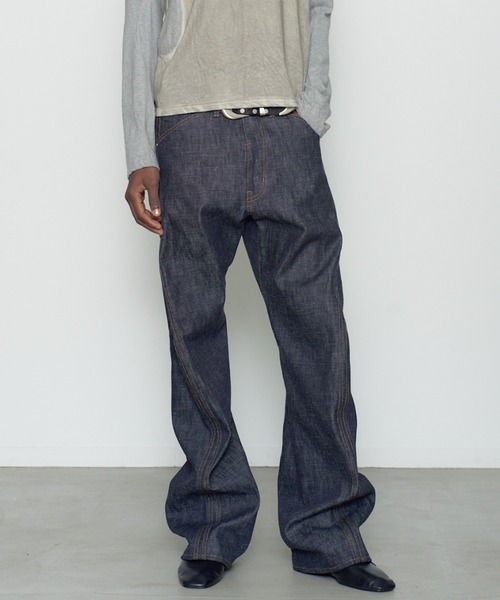 CONZ(コンズ)の「3D TWISTED JEANS/立体裁断/3Dパターン/ローライズ/デニム/NVRFRGT(デニムパンツ・メンズ・インディゴブルー・1/3/2)」の1枚目の写真