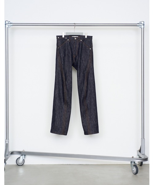 CONZ(コンズ)の「3D TWISTED JEANS/立体裁断/3Dパターン/ローライズ/デニム/NVRFRGT(デニムパンツ・メンズ・インディゴブルー・1/3/2)」の3枚目の写真