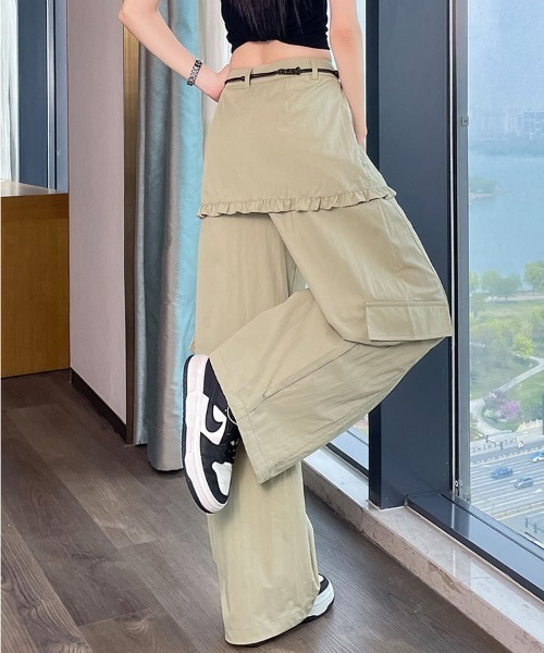 &soiree(アンドソワレ)の「フリルスカートレイヤードカーゴパンツ(カーゴパンツ・レディース・ネイビー/ベージュ/ホワイト・SMALL/MEDIUM/LARGE/X-LARGE)」の6枚目の写真