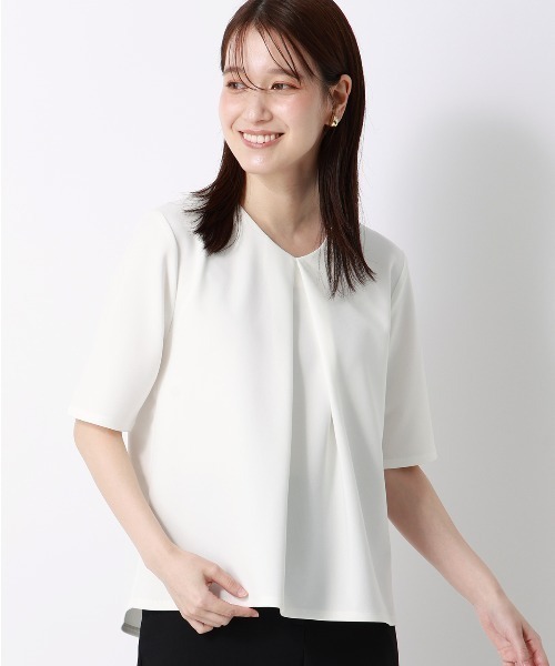 SUIT SQUARE（スーツスクエア）の「Vネックプルオーバー／5分袖／ウォッシャブル／接触冷感／UVカット／無地（シャツ/ブラウス・レディース・グレー/グリーン/ピンク/ホワイト・F）」の2枚目の写真