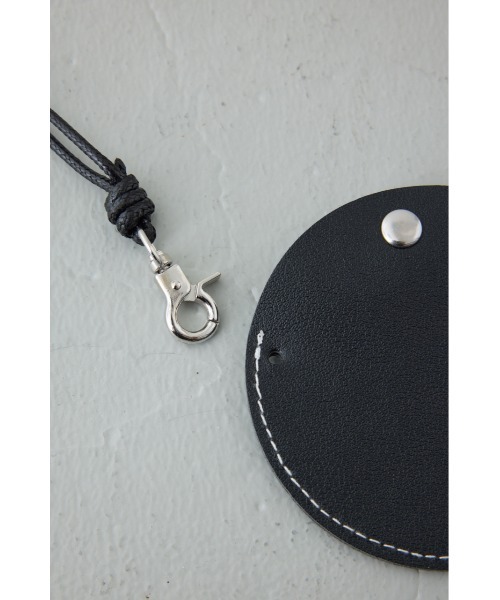 AZUL by moussy（アズールバイマウジー）の「ラウンドネックレスポーチ ミニウォレット マルチケース（コインケース・メンズ・ブラック/ブラウン・FREE）」の9枚目の写真