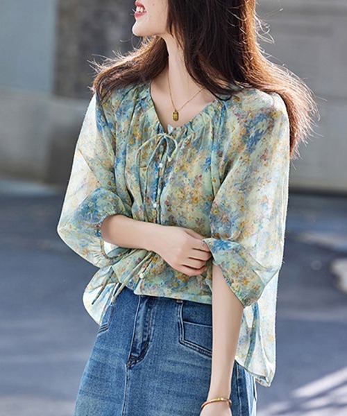 ONEP STAR(ワンピスター)の「花柄ギャザーリボンシアーブラウス(シャツ/ブラウス・レディース・ブルー・MEDIUM/LARGE/X-LARGE)」の11枚目の写真