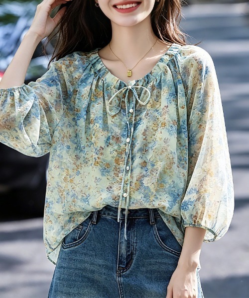 ONEP STAR(ワンピスター)の「花柄ギャザーリボンシアーブラウス(シャツ/ブラウス・レディース・ブルー・MEDIUM/LARGE/X-LARGE)」の9枚目の写真