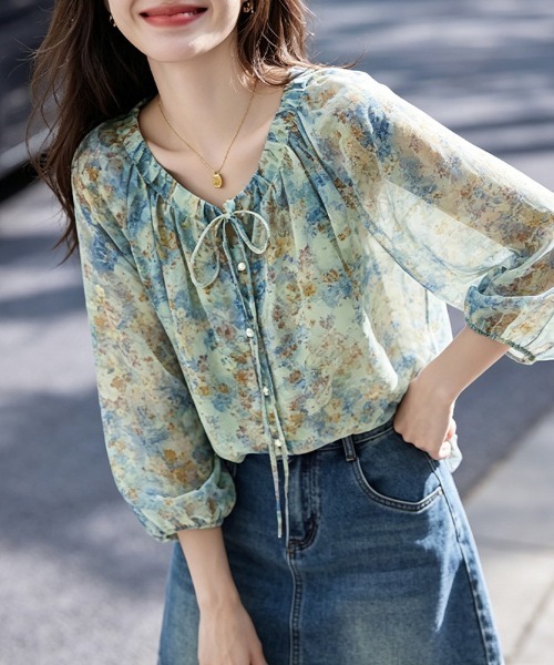 ONEP STAR(ワンピスター)の「花柄ギャザーリボンシアーブラウス(シャツ/ブラウス・レディース・ブルー・MEDIUM/LARGE/X-LARGE)」の8枚目の写真