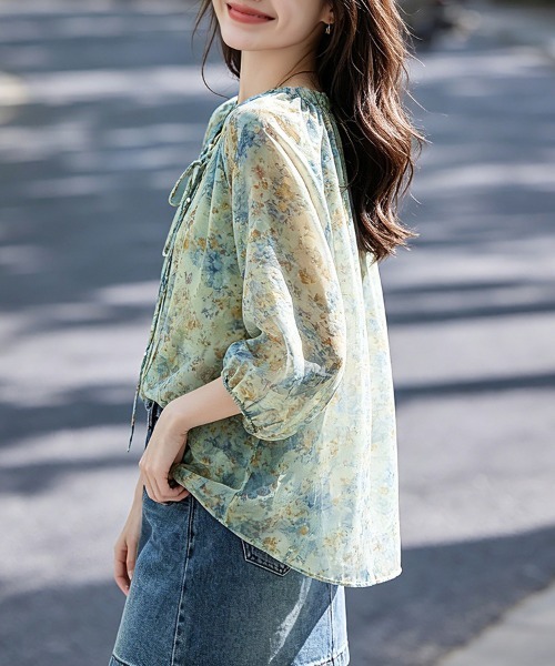 ONEP STAR(ワンピスター)の「花柄ギャザーリボンシアーブラウス(シャツ/ブラウス・レディース・ブルー・MEDIUM/LARGE/X-LARGE)」の7枚目の写真