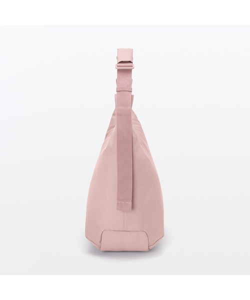 無印良品(ムジルシリョウヒン)の「撥水 再生ポリエステル ワンショルダー バッグ(ショルダーバッグ・レディース・ピンク/ブラウン系・FREE)」の8枚目の写真