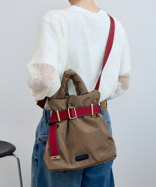 OUTDOOR PRODUCTS(アウトドアプロダクツ)の「OUTDOOR PRODUCTS × FREAK'S STORE/アウトドアプロダクツ 2WAY ベルト付きナイロンパフトートバッグ(ショルダーバッグ・レディース・ブラック/ベージュ/ネイビー・ONE SIZE)」の9枚目の写真