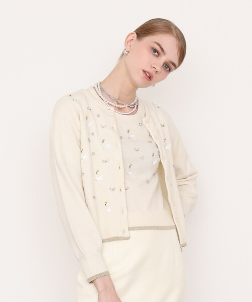 LOULOU WILLOUGHBY(ルルウィルビー)の「スワニーシシュウカーディガン(カーディガン/ボレロ・レディース・ブラック/オフホワイト/グレー系その他・2)」の1枚目の写真