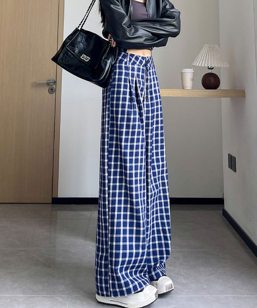 2ly2(トゥーリートゥー)の「チェック柄ワイドパンツ / ハイウエスト タックパンツ ストレートパンツ(その他パンツ・レディース・ネイビー・FREE)」の7枚目の写真