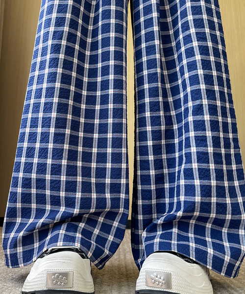 2ly2(トゥーリートゥー)の「チェック柄ワイドパンツ / ハイウエスト タックパンツ ストレートパンツ(その他パンツ・レディース・ネイビー・FREE)」の13枚目の写真