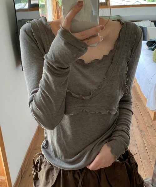 FLINEA（フリネア）の「フリルタンクトップ&長袖Tシャツセットアップ（セットアップ・レディース・ホワイト/ネイビー/グレー・FREE）」の2枚目の写真