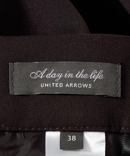 A DAY IN THE LIFE UNITED ARROWS（アデイインザライフユナイテッドアローズ）の「ツイル タックフレアスカート ‐ウォッシャブル‐＜A DAY IN THE LIFE＞（スカート・レディース・ブラック/ダークブラウン・38/36）」の8枚目の写真