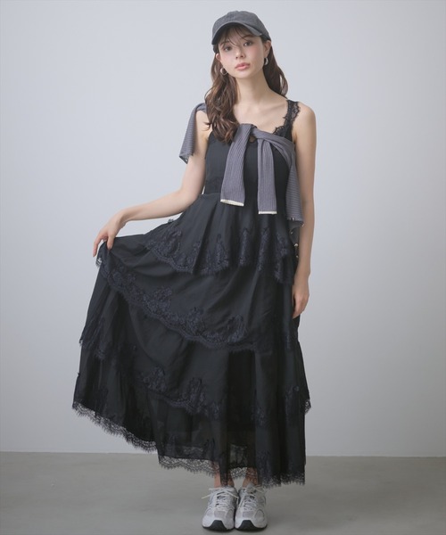 AND COUTURE(アンドクチュール)の「デコラティブキャミワンピース(ワンピース・レディース・チャコールグレー/ブラック/ブラウン・FREE)」の2枚目の写真