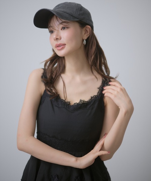 AND COUTURE(アンドクチュール)の「デコラティブキャミワンピース(ワンピース・レディース・チャコールグレー/ブラック/ブラウン・FREE)」の11枚目の写真