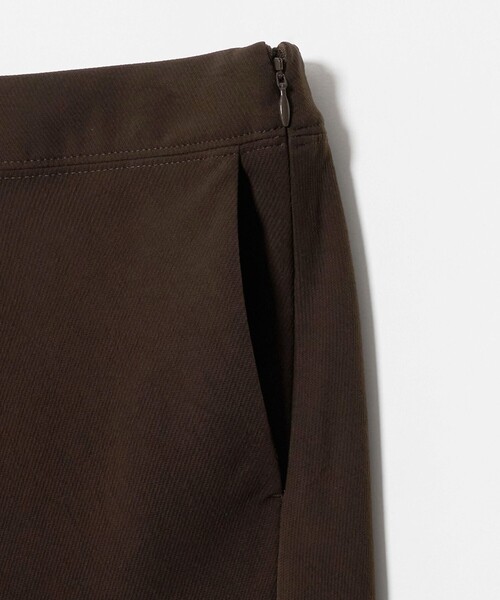 UNITED ARROWS（ユナイテッドアローズ）の「COMFY マーメイド スカート  ‐ウォッシャブル 防汚 UVカット‐（スカート・レディース・ダークブラウン/ブラック・36/38）」の13枚目の写真