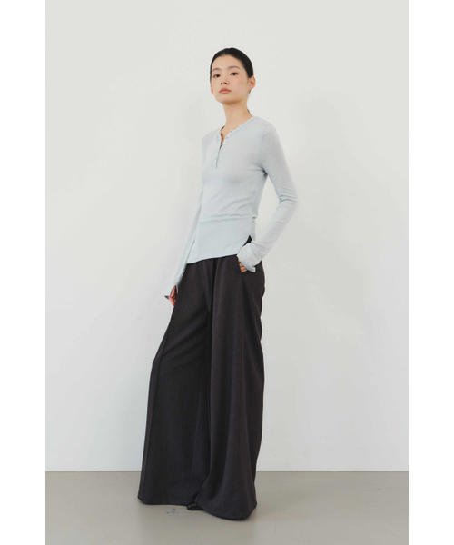 KUME(クメ)の「ヘンリーネック サイドスリットトップス、ミント(Tシャツ/カットソー・レディース・その他・MEDIUM/SMALL)」の2枚目の写真