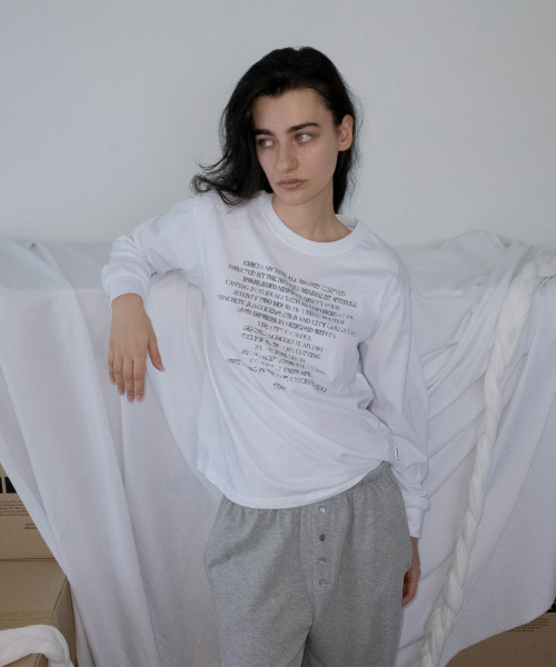 CHICKS(チックス)の「アッセンブル レタリング オーバー長袖 ホワイト(Tシャツ/カットソー・レディース・ホワイト・ONE SIZE)」の3枚目の写真