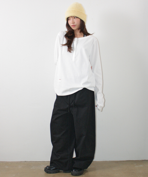RONRON(ロンロン)の「ヘンリーネック オーバーサイズ 長袖 ホワイト(Tシャツ/カットソー・レディース・その他・FREE)」の2枚目の写真