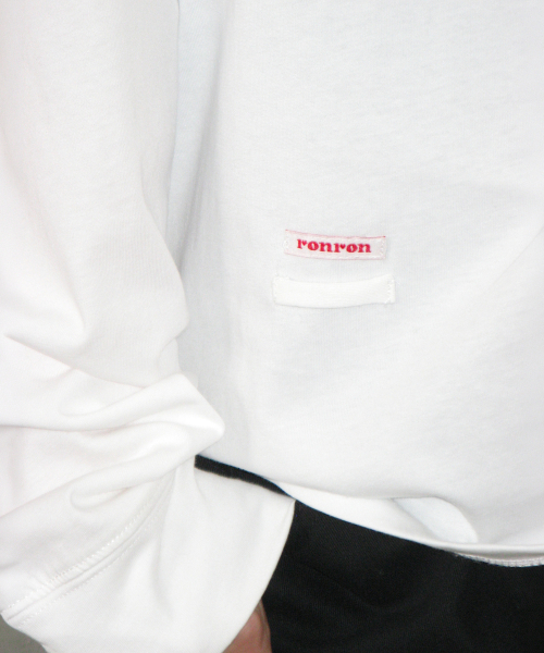 RONRON(ロンロン)の「ヘンリーネック オーバーサイズ 長袖 ホワイト(Tシャツ/カットソー・レディース・その他・FREE)」の4枚目の写真