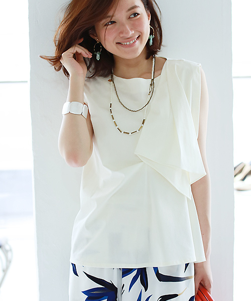 REAL CUBE(リアルキューブ)の「CLOCHE Made in Japan フロントデザインノースリーブトップス(Tシャツ/カットソー・レディース・オフホワイト/ブルー/ベージュ/イエロー・02)」の1枚目の写真
