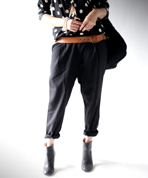 antiqua（アンティカ）の「タックパンツ（その他パンツ・レディース・ブラック/カーキ/レンガ/グレー・FREE）」の2枚目の写真