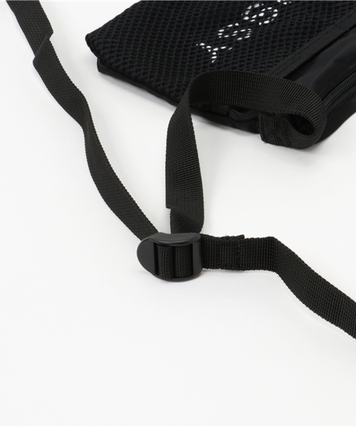 MOUSSY（マウジー）の「NYLON LOGO SACOCHE（ショルダーバッグ・レディース・ブラック/ホワイト・FREE）」の6枚目の写真