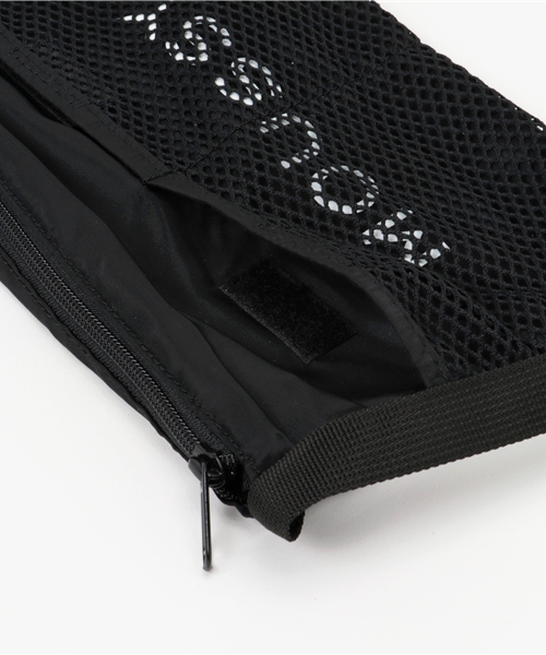 MOUSSY（マウジー）の「NYLON LOGO SACOCHE（ショルダーバッグ・レディース・ブラック/ホワイト・FREE）」の7枚目の写真