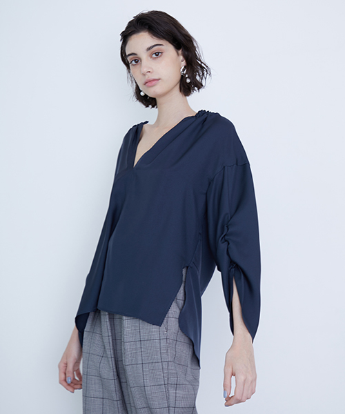 city(シティ)の「【CITY】ライトツイルギャザースリーブプルオーバー(シャツ/ブラウス・レディース・キャメル/ダークグリーン/レッド・1)」の4枚目の写真