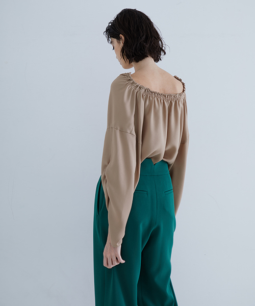 city(シティ)の「【CITY】ライトツイルギャザースリーブプルオーバー(シャツ/ブラウス・レディース・キャメル/ダークグリーン/レッド・1)」の10枚目の写真
