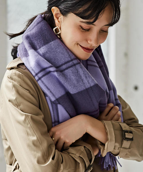 Johnstons of Elgin（ジョンストンズオブエルガン）の「[別注][ジョンストンズ]JOHNSTONS SC チェックストール 18AW（ストール/ショール・レディース・パープル/ダークグレー/モカ/オレンジ/イエロー/ネイビー/レッド/グレー/ブラック・FREE）」の6枚目の写真