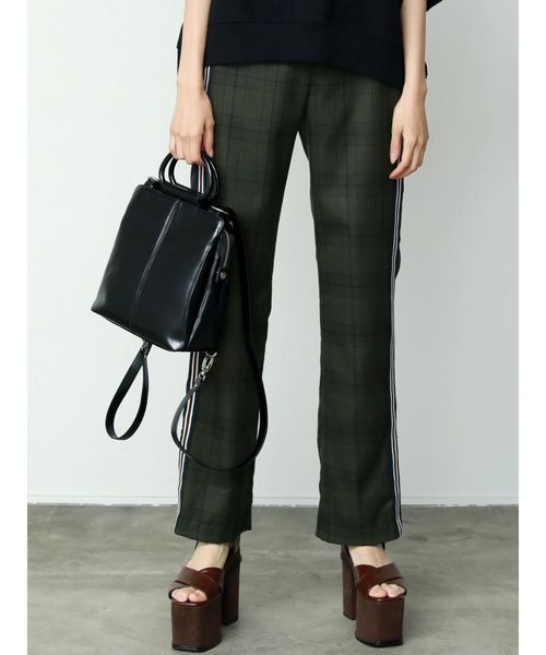 EMODA（エモダ）の「ラインジップオープンスリットパンツ（その他パンツ・レディース・グレー/レッド/カーキ・SMALL/MEDIUM）」の3枚目の写真