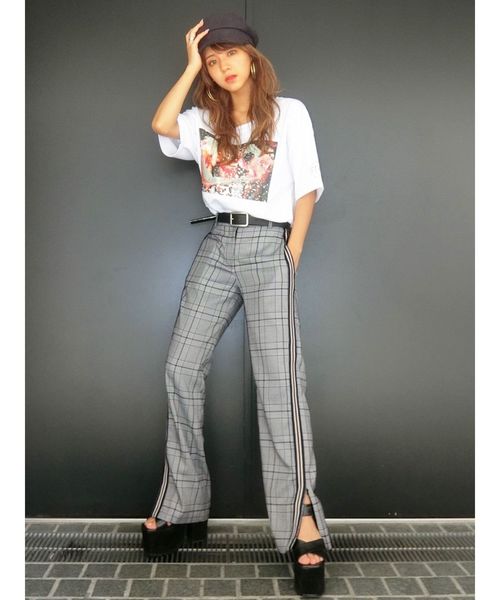 EMODA（エモダ）の「ラインジップオープンスリットパンツ