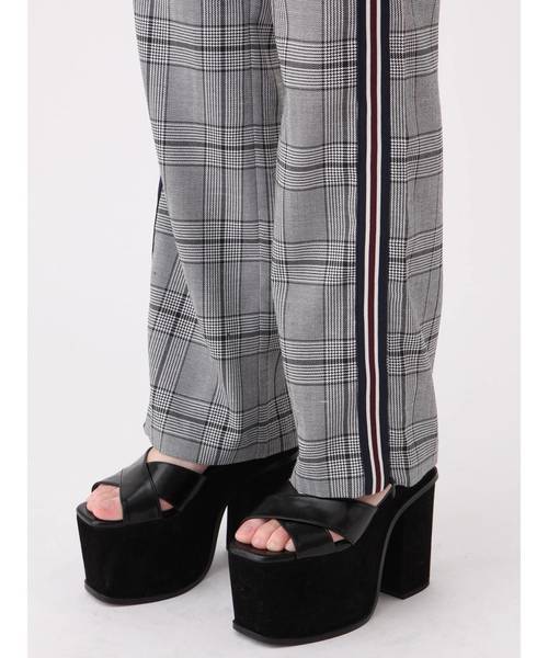 EMODA（エモダ）の「ラインジップオープンスリットパンツ（その他パンツ・レディース・グレー/レッド/カーキ・SMALL/MEDIUM）」の16枚目の写真