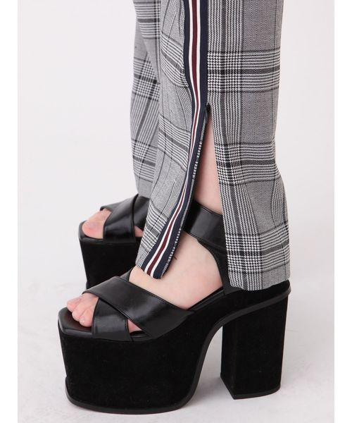 EMODA（エモダ）の「ラインジップオープンスリットパンツ（その他パンツ・レディース・グレー/レッド/カーキ・SMALL/MEDIUM）」の18枚目の写真