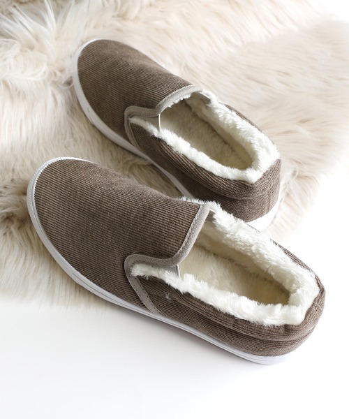 AmiAmi(アミアミ)の「つま先まであったかファー!ボアスリッポンスニーカー(スニーカー・レディース・ブラック/グレー/グレー系その他/ナチュラル/キャメル/チェック/ベージュ/ブラウン/ブラック系その他・22.5cm/23cm/23.5cm/24cm/24.5cm/25cm/27cm/26cm)」の6枚目の写真