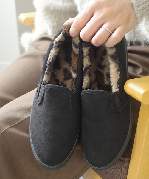 AmiAmi(アミアミ)の「つま先まであったかファー!ボアスリッポンスニーカー(スニーカー・レディース・ブラック/グレー/グレー系その他/ナチュラル/キャメル/チェック/ベージュ/ブラウン/ブラック系その他・22.5cm/23cm/23.5cm/24cm/24.5cm/25cm/27cm/26cm)」の3枚目の写真