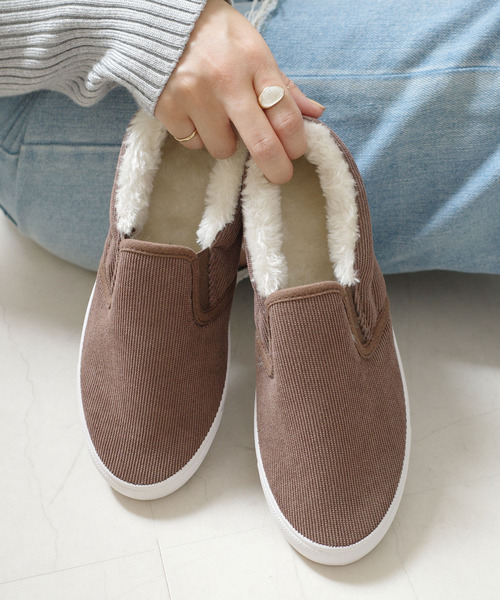 AmiAmi(アミアミ)の「つま先まであったかファー!ボアスリッポンスニーカー(スニーカー・レディース・ブラック/グレー/グレー系その他/ナチュラル/キャメル/チェック/ベージュ/ブラウン/ブラック系その他・22.5cm/23cm/23.5cm/24cm/24.5cm/25cm/27cm/26cm)」の5枚目の写真