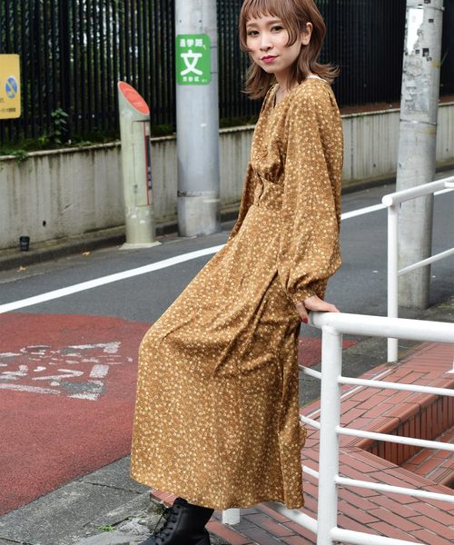 w closet（ダブルクローゼット）の「マットサテン小花柄ロング