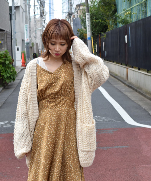 w closet（ダブルクローゼット）の「マットサテン小花柄ロング