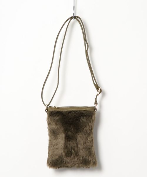 natural couture（ナチュラルクチュール）の「ファーポシェットバッグ（ショルダーバッグ・レディース・ネイビー/グレー/カーキ/アイボリー・FREE）」の3枚目の写真