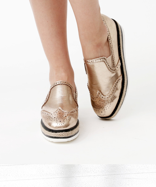 VIVIAN(ヴィヴィアン)の「ジュウトスポーツソールローファー風メダリオンスリッポンマニッシュシューズ(その他シューズ・レディース・ゴールド/ブラック/シルバー・L/M/LL/S)」の3枚目の写真