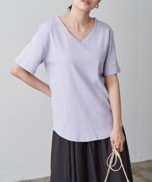 Chaco closet(チャコ クローゼット)の「綿フライスベーシックVネック半袖T(Tシャツ/カットソー・レディース・ブラック/ベージュ/ネイビー/オフホワイト/ラベンダー/ライトカーキ/オートミール/ホワイト系その他/ブラック系その他/杢グレー/ベージュ系その他/ライトイエロー/ベージュ系その他2/スモークピンク/ダークベージュ/チャコールグレー/オレンジ/カーキ/サックスブルー/ブラウン・S/M/L)」の17枚目の写真