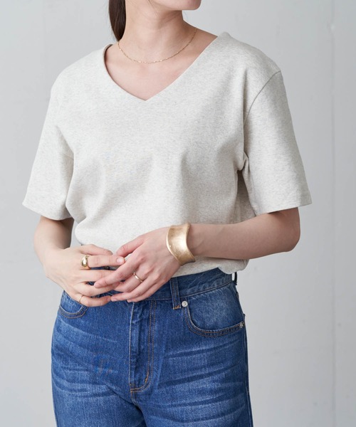 Chaco closet(チャコ クローゼット)の「綿フライスベーシックVネック半袖T(Tシャツ/カットソー・レディース・ブラック/ベージュ/ネイビー/オフホワイト/ラベンダー/ライトカーキ/オートミール/ホワイト系その他/ブラック系その他/杢グレー/ベージュ系その他/ライトイエロー/ベージュ系その他2/スモークピンク/ダークベージュ/チャコールグレー/オレンジ/カーキ/サックスブルー/ブラウン・S/M/L)」の10枚目の写真